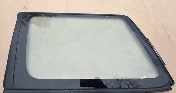 Nissan Patrol Y61 Rear side window 83301VB000