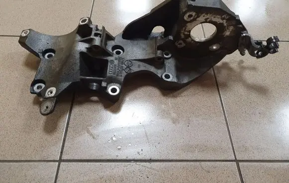 Volkswagen PASSAT CC Generator/alternator bracket 03L903143Q
