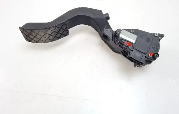Volkswagen PASSAT B5 Accelerator throttle pedal 8D1721523J