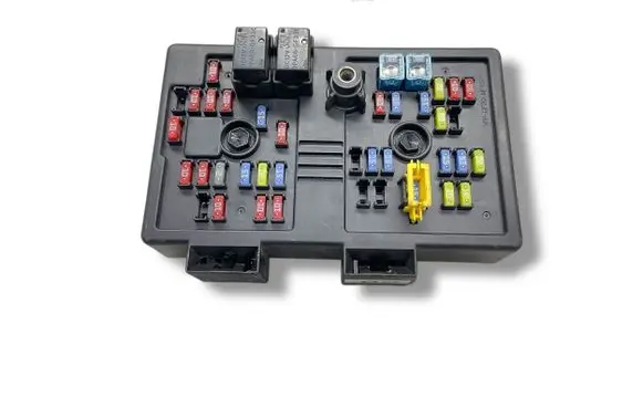 Chevrolet Captiva Fuse module 96821082 0145 0A27