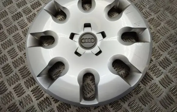 Audi A1 R16 wheel hub/cap/trim 8X0601147