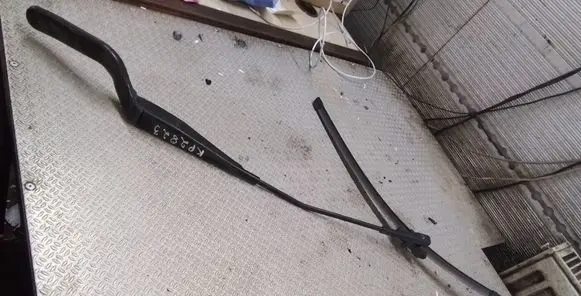 Ford C-MAX I Windshield/front glass wiper blade 3M5117526AA