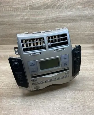 Toyota Yaris Radio/CD/DVD/GPS head unit 8612052810