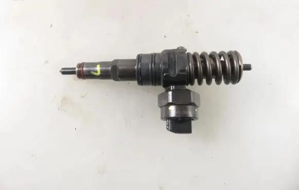 Volkswagen Sharan Fuel injector 0414720029 038130073AC
