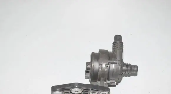 BMW 5 G30 G31 Electric auxiliary coolant/water pump 8474820 17618474820