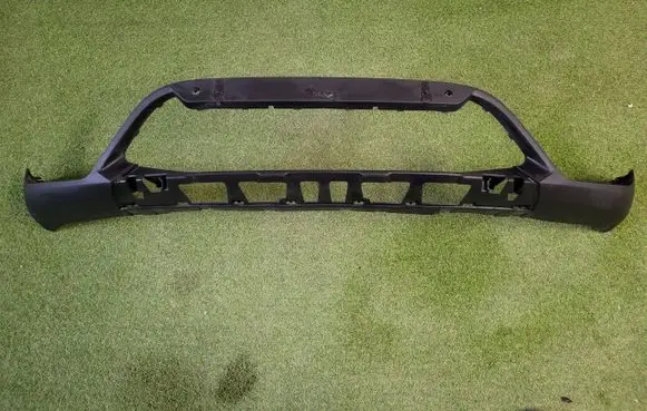 Front bumper lip
