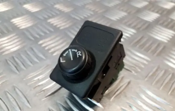 Nissan Primera Wing mirror switch