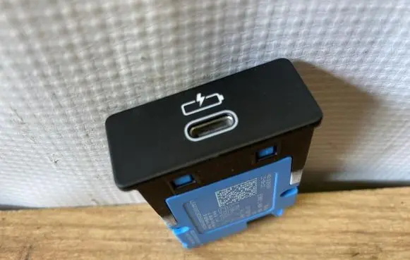 BMW iX3 G08 USB socket connector 5A84161