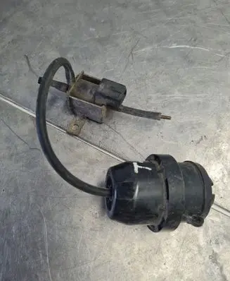 Volkswagen Transporter - Caravelle T4 Engine mount vacuum valve 028906283
