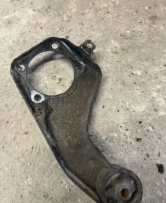 Mitsubishi Pajero Front differential bracket 