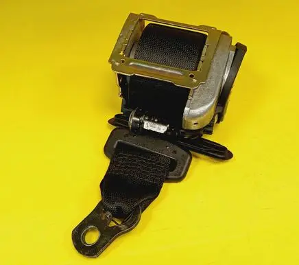 Rear seatbelt