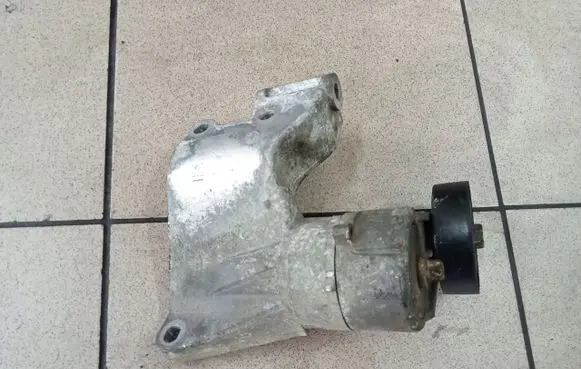 Opel Meriva A Generator/alternator belt tensioner 90571112