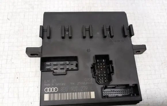 Audi A4 S4 B7 8E 8H Light module LCM 8E0907279L