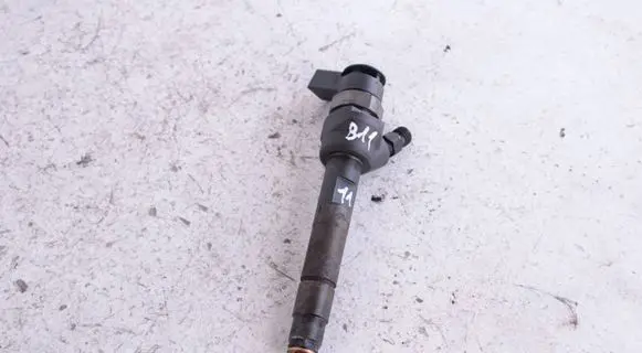BMW 1 E81 E87 Fuel injector 7798446 0445110289