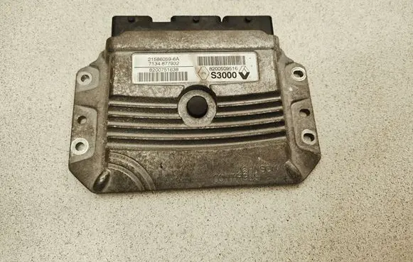 Renault Scenic II - Grand scenic II Engine control unit/module 215860596A 8200751638 7134877932