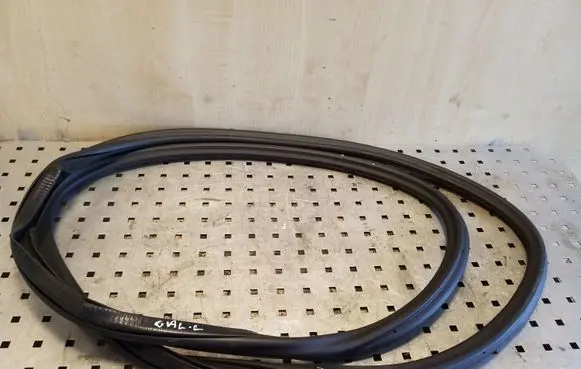 Audi A8 S8 D4 4H Rear door rubber seal (on body) 