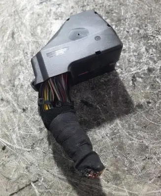 Volkswagen Polo IV 9N3 Fuse module 13222