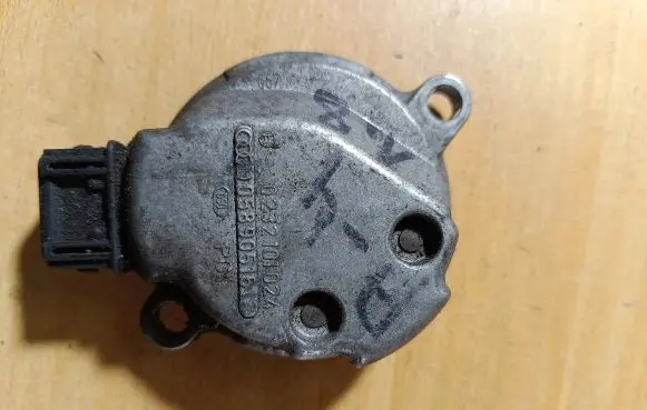 Audi A4 S4 B5 8D Camshaft position sensor 0232101024 058905161