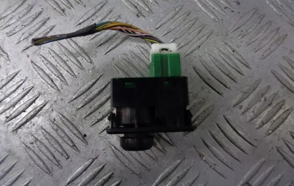Nissan Primera Wing mirror switch