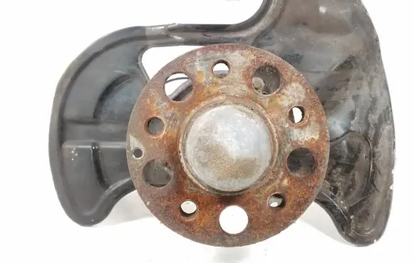 Mercedes-Benz E C207 W207 Front wheel hub A2043320201
