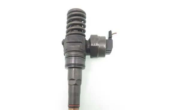 Volkswagen PASSAT B5 Fuel injector 0414720035 038130073T