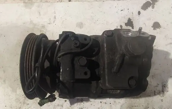 Volkswagen PASSAT B5 Air conditioning (A/C) compressor (pump) 8D0260808