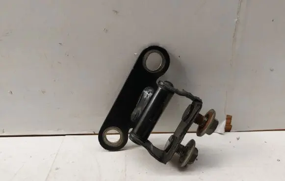 Toyota Corolla Verso AR10 Tailgate/trunk/boot hinge 6881002020