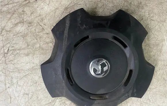 Opel Vivaro R16 wheel hub/cap/trim 93866156