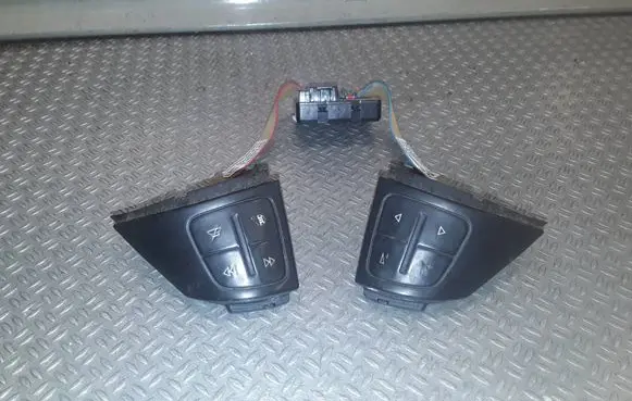 Skoda Octavia Mk2 (1Z) Steering wheel buttons/switches 1Z0959537 1Z0959538 1P0959542