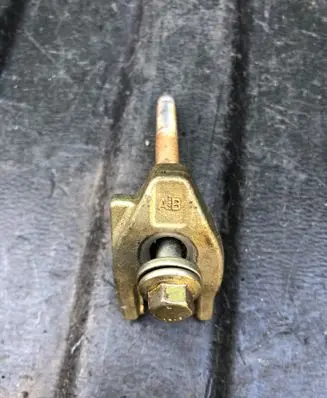 Infiniti FX Fuel Injector clamp holder