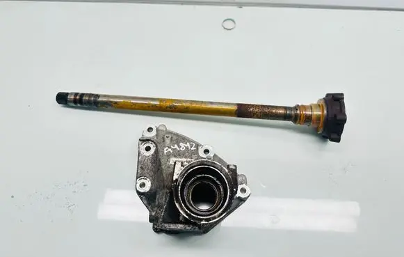 Engine mounting bracket
