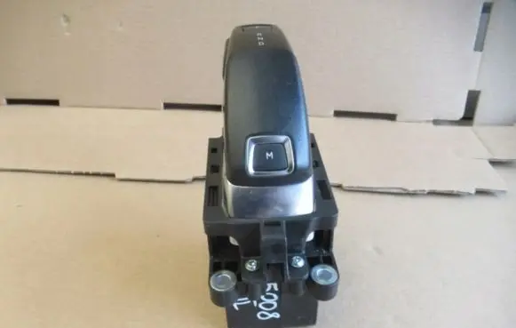 Peugeot 5008 II Gear shifter/selector 98270885