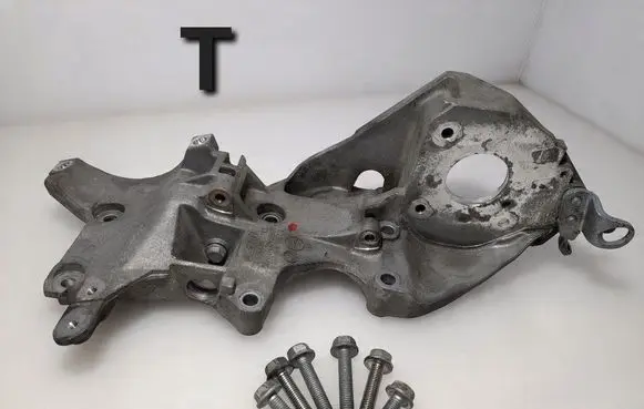 Audi Q5 SQ5 Generator/alternator bracket 03L903143Q
