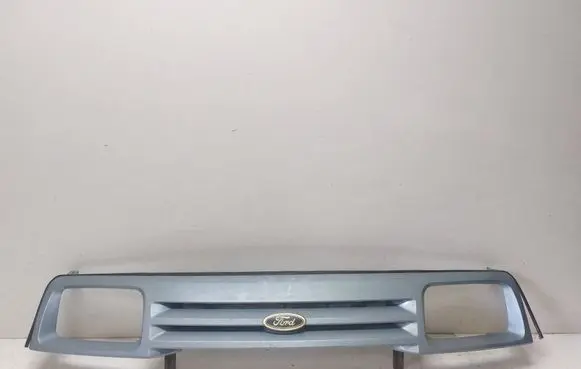 Ford Sierra Front grill 83BG8150