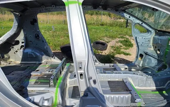 Nissan Leaf I (ZE0) Pillar (middle) 