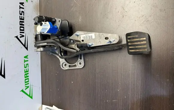 Volvo XC70 Brake pedal 