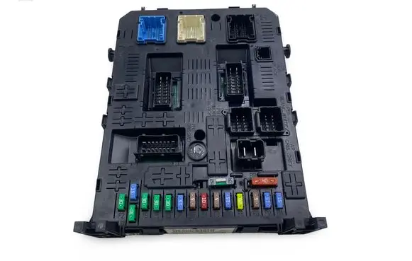 Peugeot Partner Fuse module 9812189480