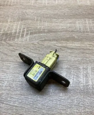 Mitsubishi Pajero Airbag deployment crash/impact sensor MR409363