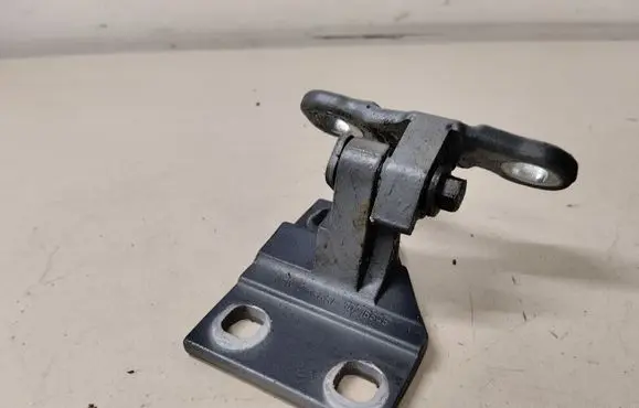Volvo C30 Front door lower hinge 30716648