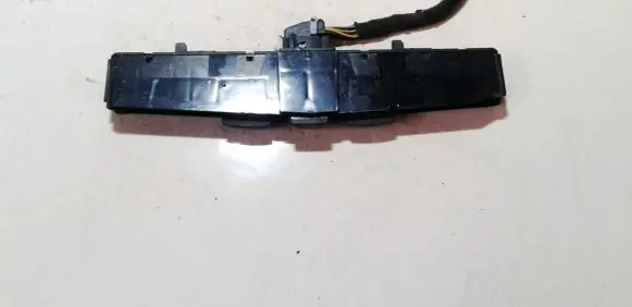 Opel Astra H Hazard light switch 13100105 660332