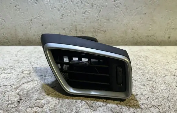 Nissan Qashqai Dashboard side air vent grill/cover trim 687604EA0A 3C0541209 PG05LZ08