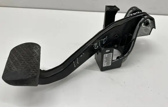 Mercedes-Benz E W212 Brake pedal A2042902001