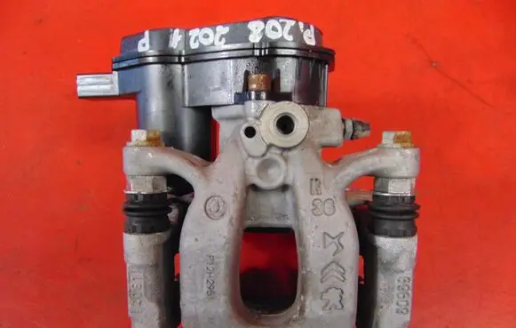 Peugeot 208 Rear brake caliper 9842295180