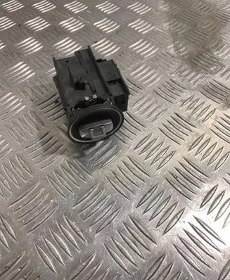 Volkswagen PASSAT B6 Ignition lock 3C0905843T