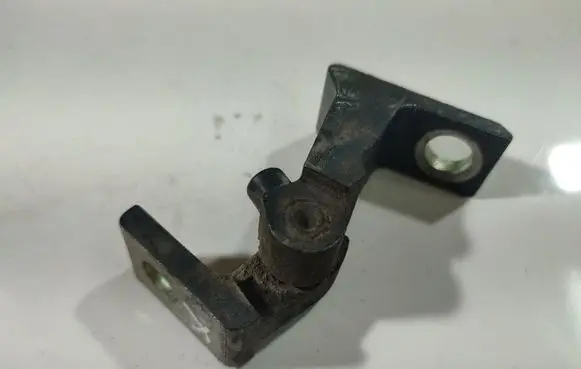 Skoda Superb B6 (3T) Rear door lower hinge 