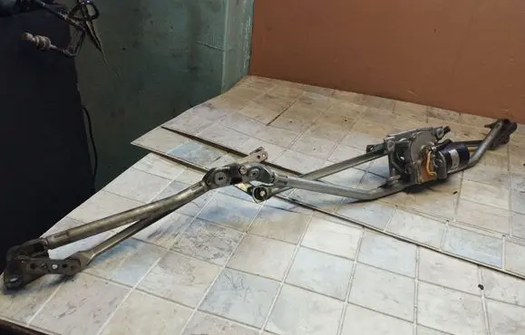 Opel Zafira A Front wiper linkage and motor 404496
