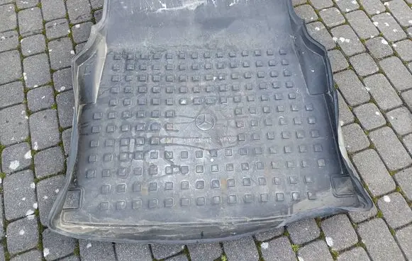 Mercedes-Benz E W212 Rubber trunk/boot mat liner A2128140141