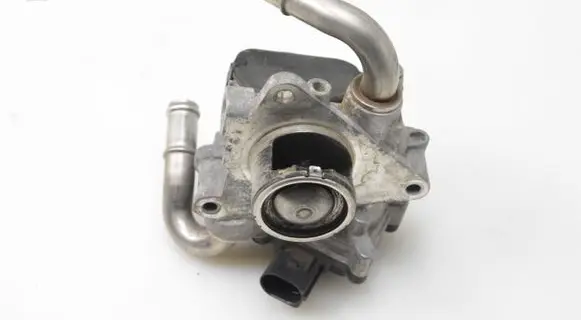 Volkswagen Tiguan EGR valve 04L131501RV110