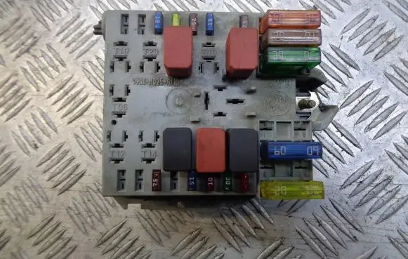 Fiat Punto (188) Fuse box cover 46778440
