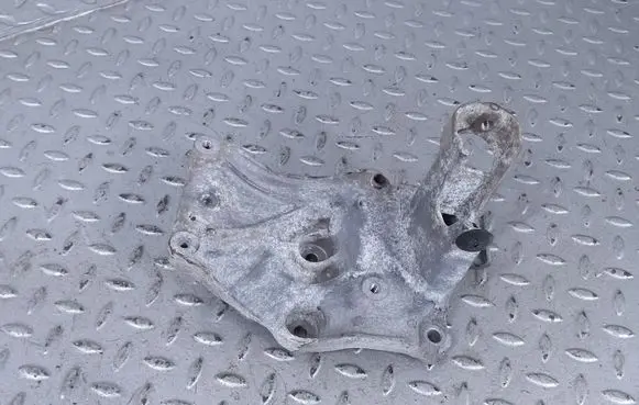 Citroen Berlingo A/C compressor mount bracket 9823598480